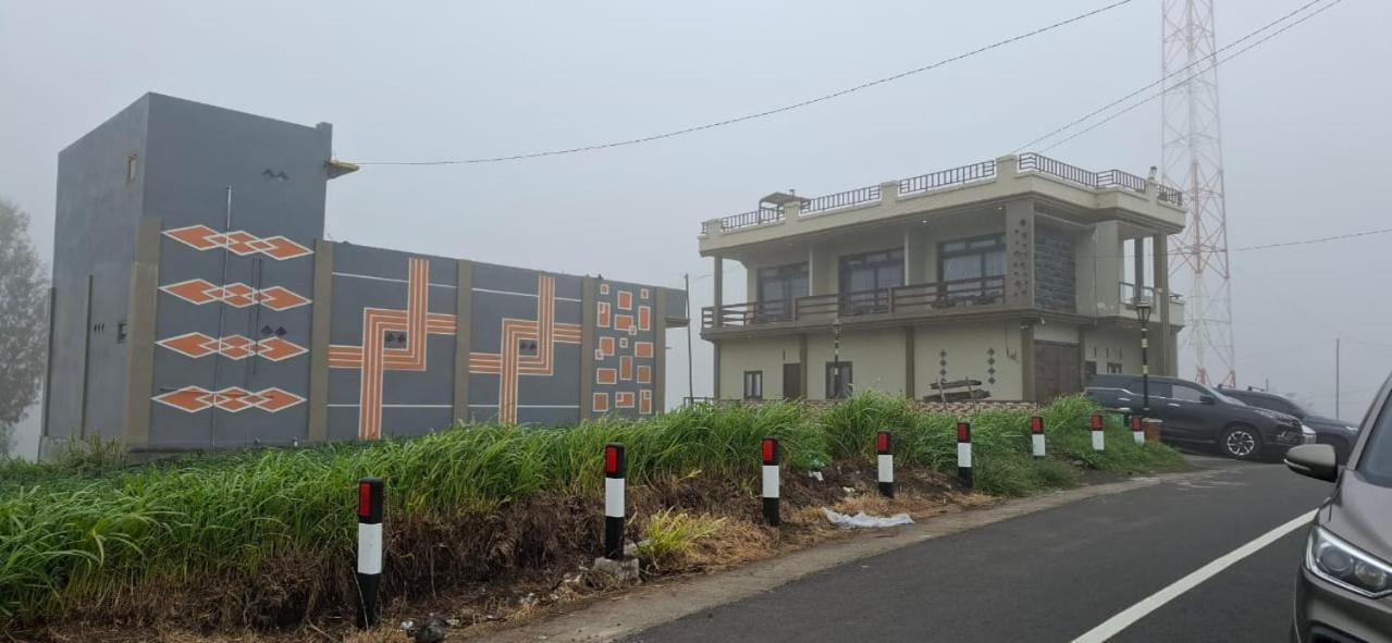Bromo Semesta Guesthouse Probolinggo Buitenkant foto