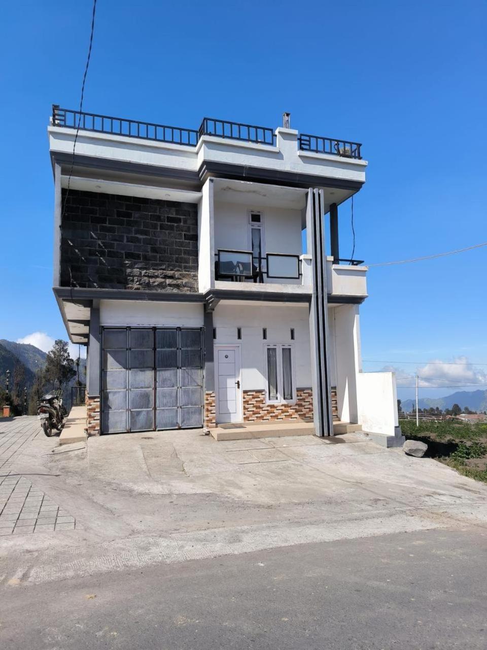 Bromo Semesta Guesthouse Probolinggo Buitenkant foto
